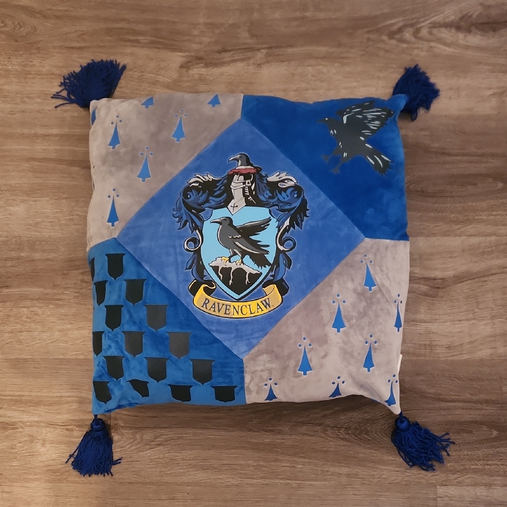 HARRY POTTER: Ravenclaw Throw Pillow
